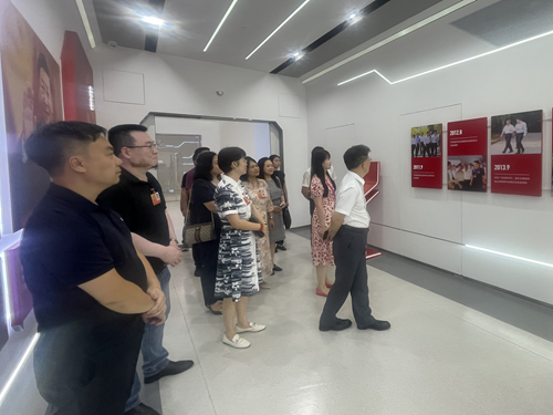 调研组赴唯品会集团总部调研_副本.jpg
