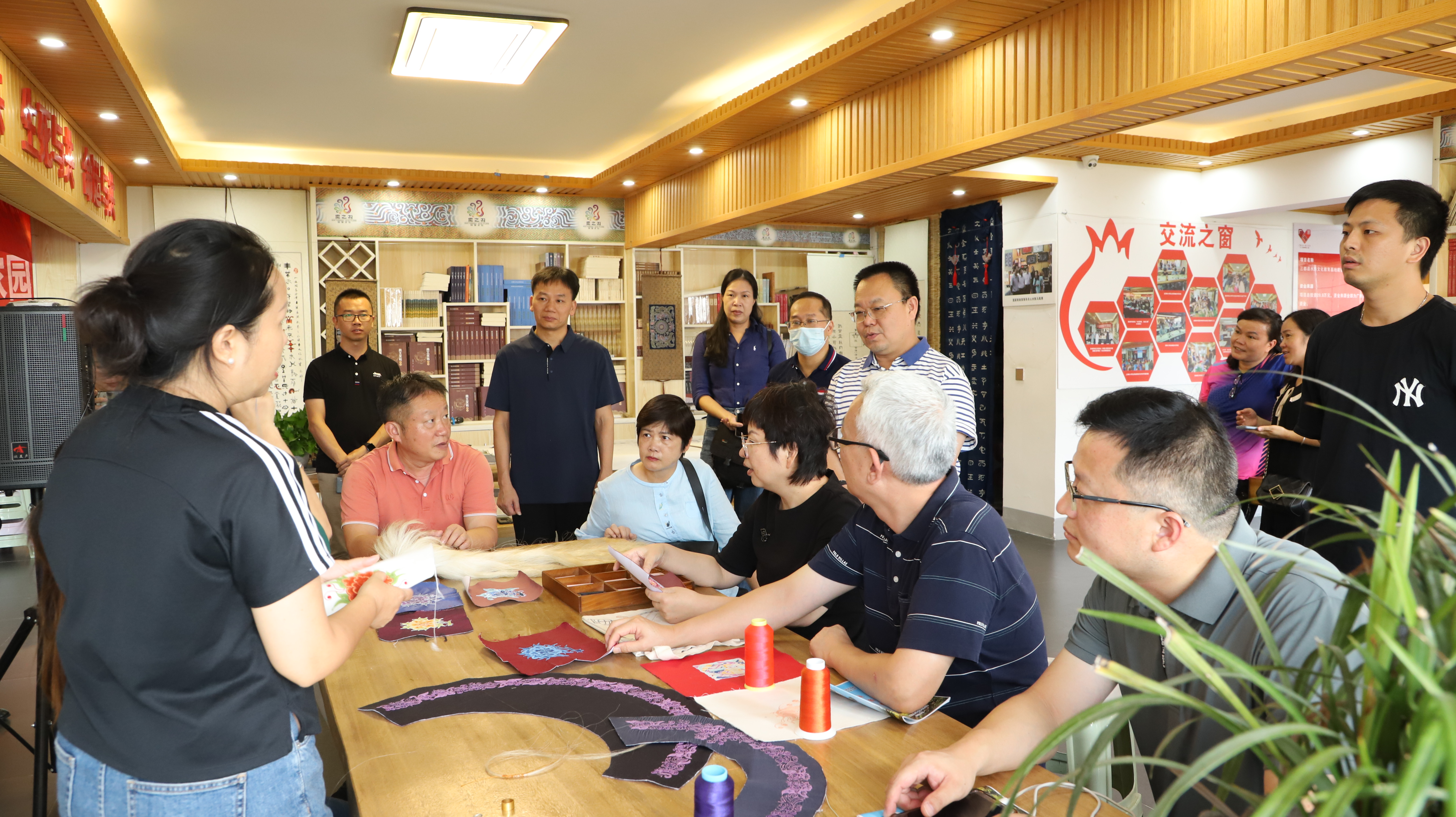 调研组在三都县凤羽街道调研文旅融合发展项目.JPG