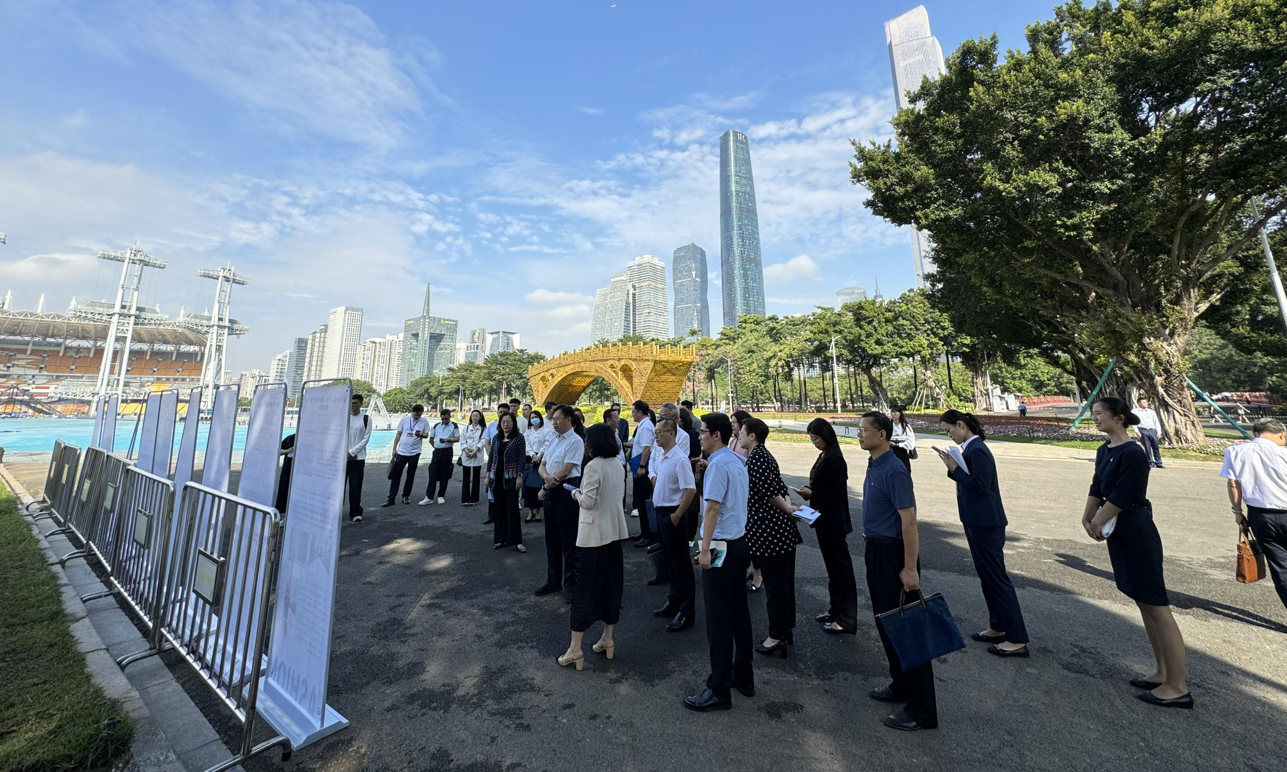 市人大常委会副主任唐航浩带队调研时尚产业发布平台建设代表重点建议办理情况