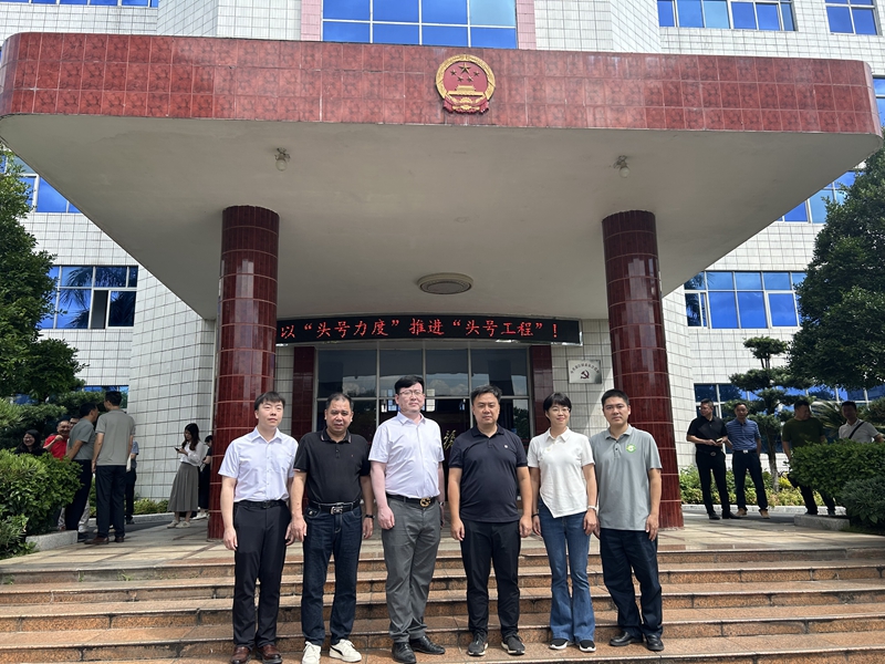 图2：人大代表参加畲江镇口帮扶调研.jpg