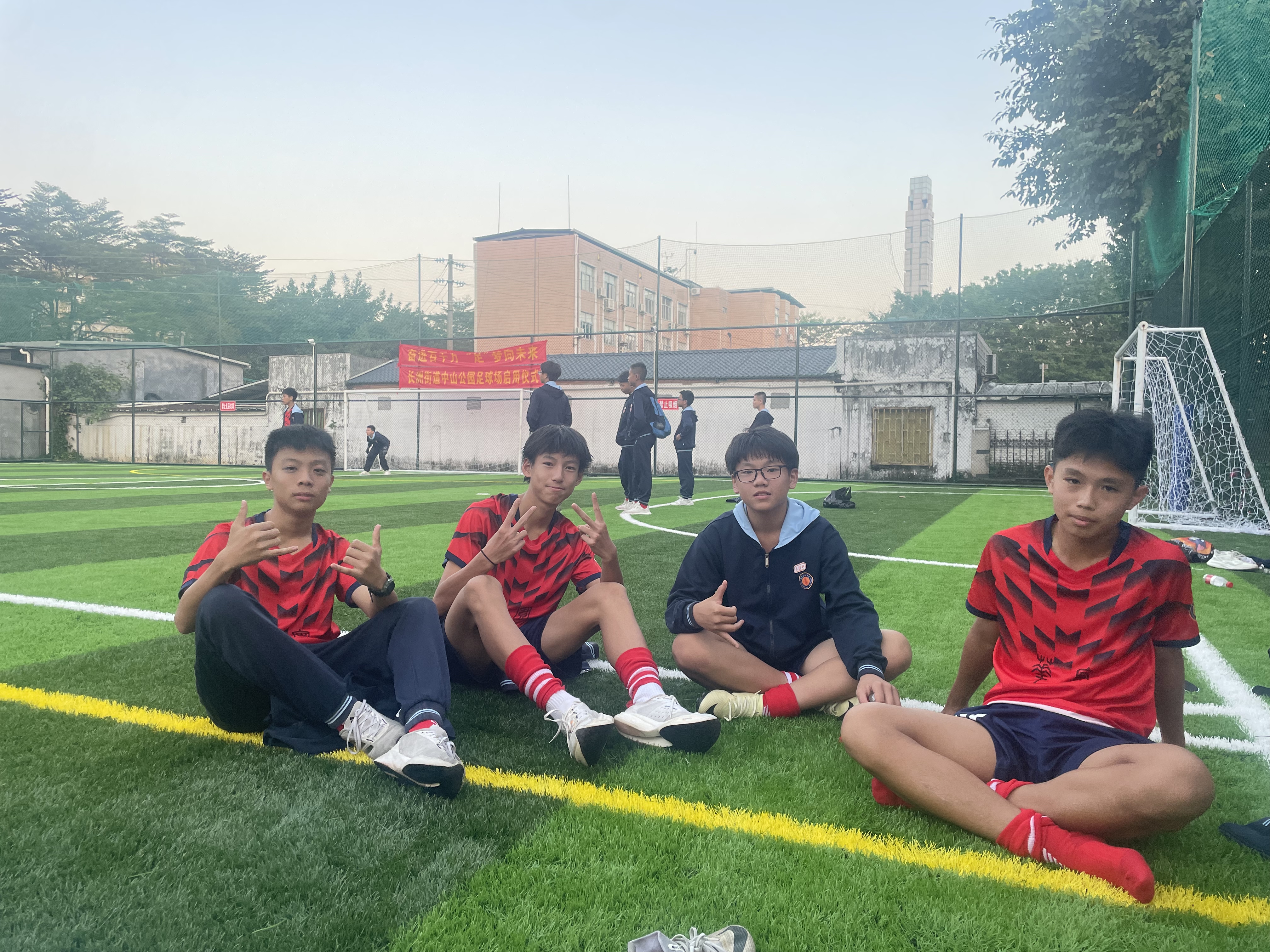 黄埔军校纪念中学参赛球员合照.jpg