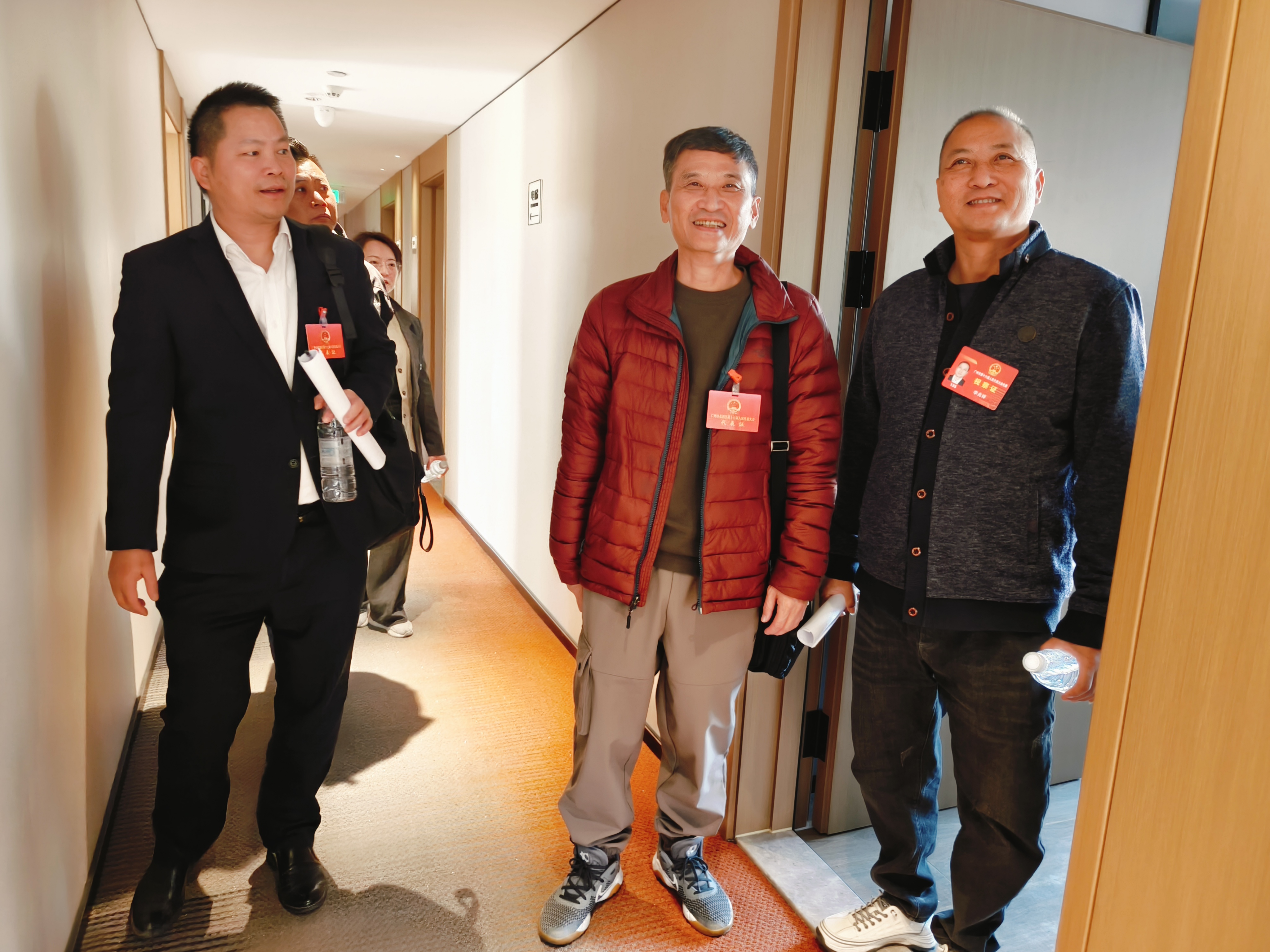 图2：人大代表视察“你好酒店”.jpg