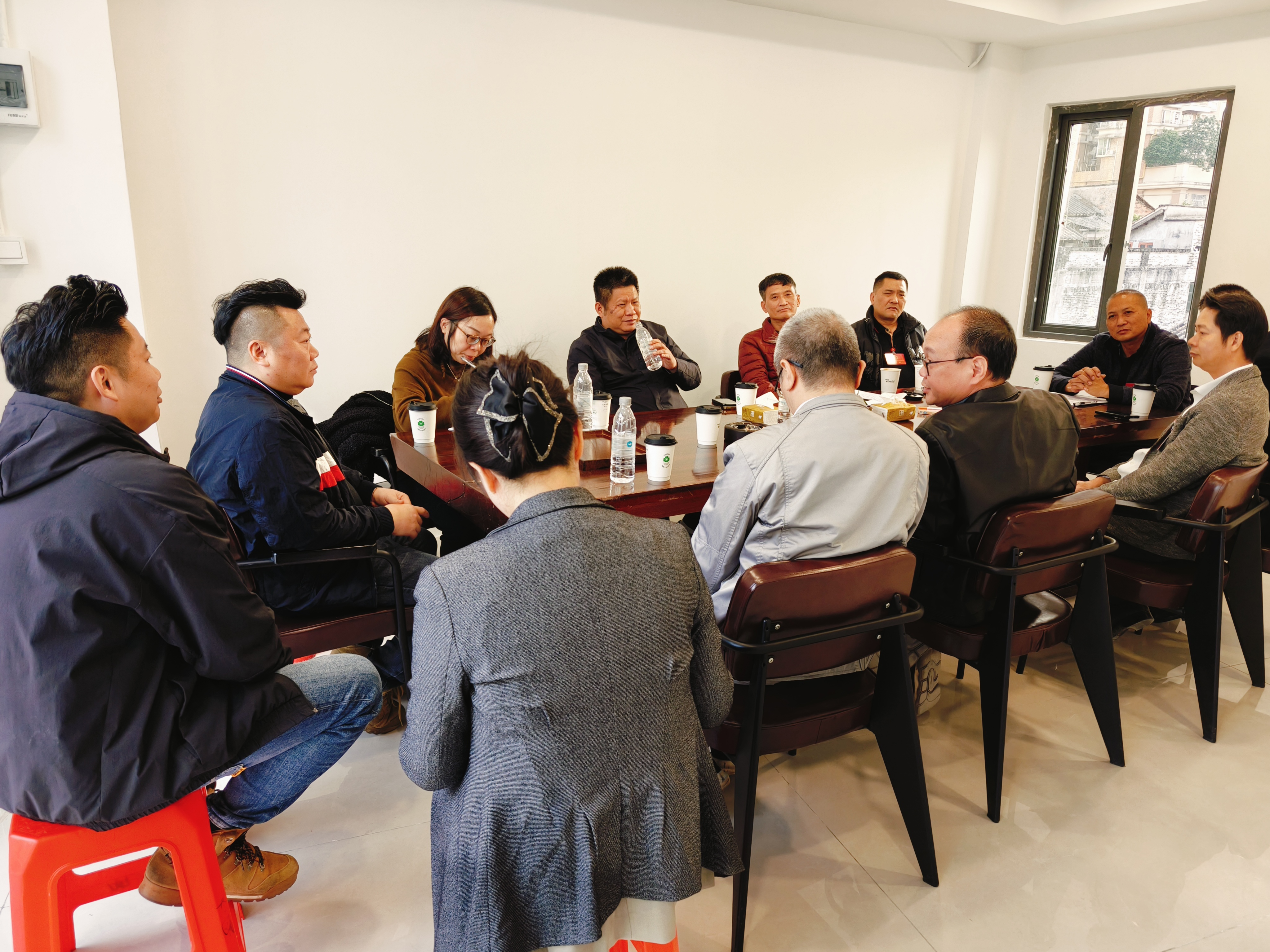 图9：人大岭南街道工委组织代表召开现场座谈会.jpg
