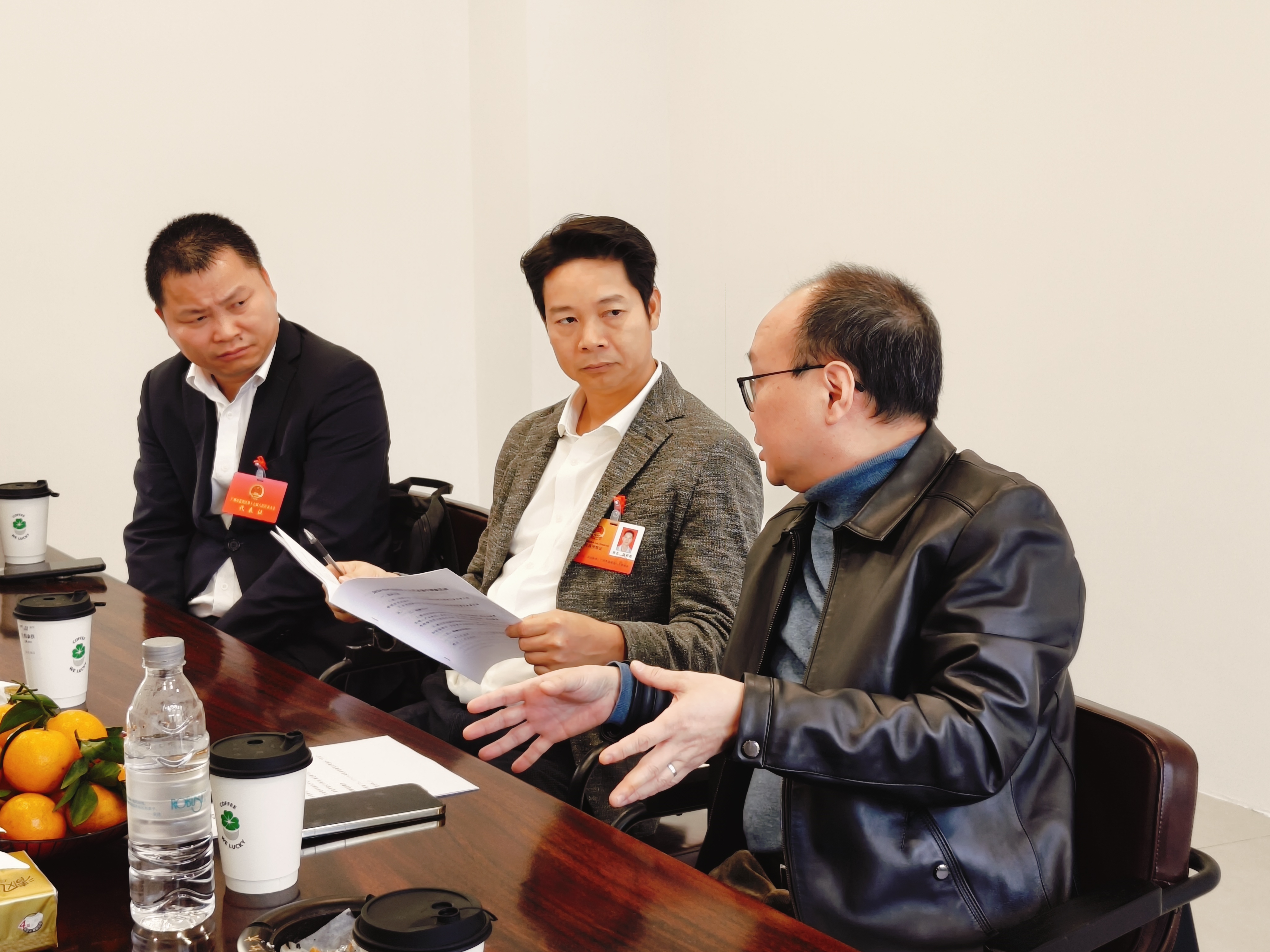 图10：代表研究两个视察项目后，召开工作会议建言献策.jpg