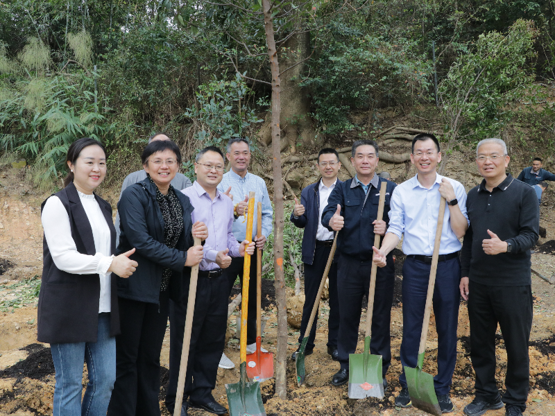 长洲联组代表植树现场.JPG