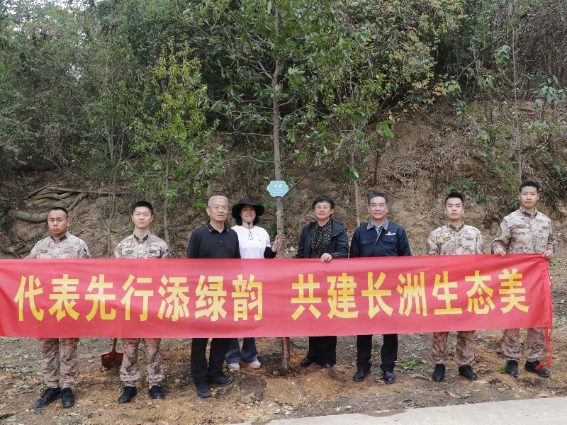 长洲联组代表参加植树活动.JPG