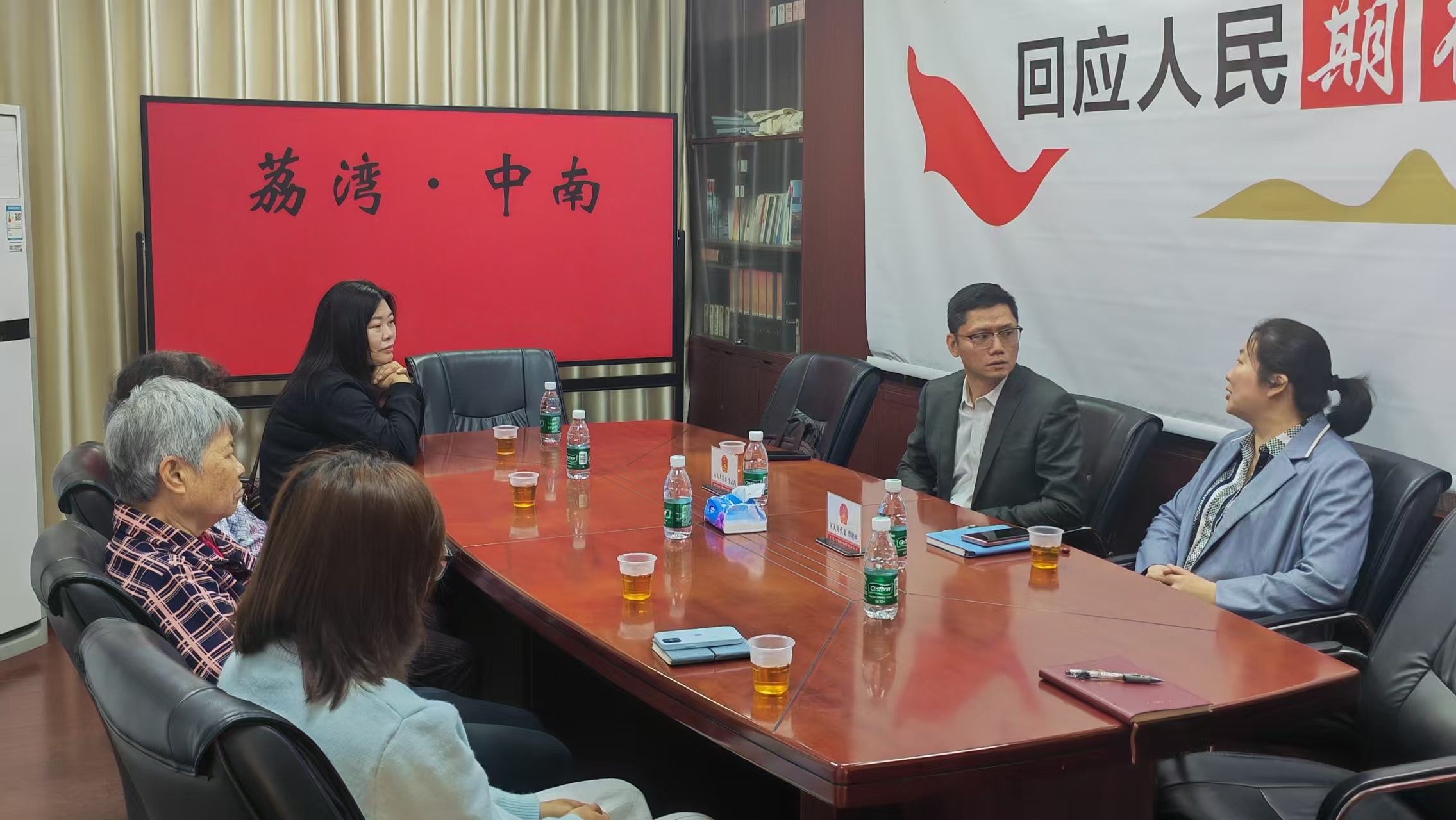 （图：通过接待群众活动收集社情民意）.jpg