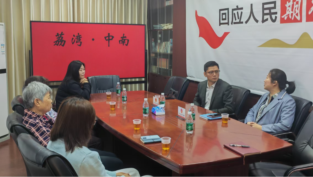 （图：通过接待群众活动收集社情民意）.jpg